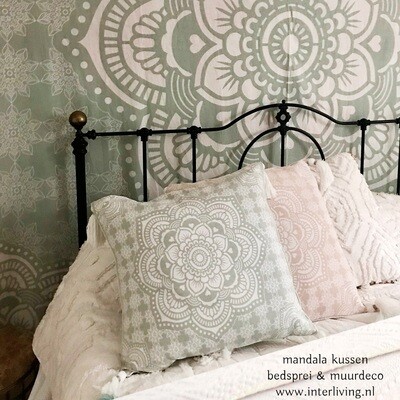 Mandala kussenhoes met kwasten - dubbelzijdig - Boho chic kussensloop 50 x 50 cm op zacht groen met crème wit rond patroon - geometrisch cirkel design Mandala kussenhoes met kwasten - dubbelzijdig - Boho chic kussensloop 50 x 50 cm op zacht groen met crème wit rond patroon - geometrisch cirkel design