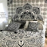 Mandala bedsprei of wandkleed - zwart wit muurdecoratie in Boho chic design met een hemels ronde cirkel met Mandala patroon