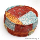 Poef rond in vintage kelim stijl - patchwork kleuren: warm terra met aqua blauw, wit en geel accenten - ronde oosters ottoman model