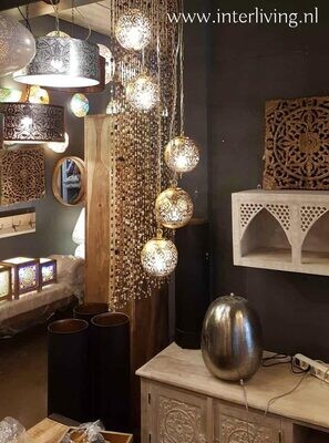 Hanglamp 5 ronde zilverkleurige bollen - oosters model van vintage  filigrain metaal met gaatjes patronen - Egyptisch / Marokkaanse stijl sfeerverlichting uit India