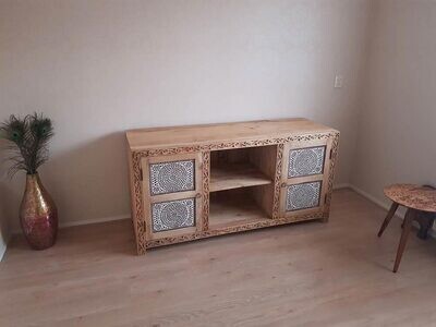 TV kast van mangohout - 150x76x40 cm - natural hout met houtsnijwerk en transparant glasmozaiek