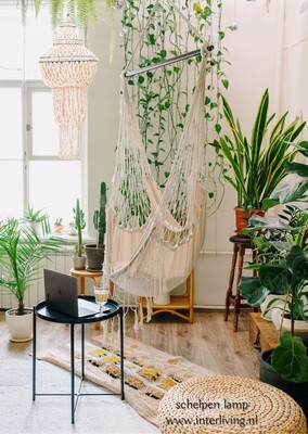 schelpen hanglamp "Medusa" van witte &amp; beige zeeslak schelpjes uit Bali Indonesië - Ibiza &amp; boho style decoratie / windgong