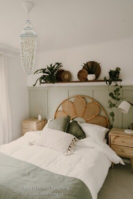 schelpen hanglamp "Graciosa" van witte &amp; beige zeeslak schelpjes uit Bali Indonesië - Ibiza &amp; boho style decoratie / windgong