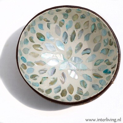 halve kokosnoot kom / bamboe bol halve kokosnoot kom / bamboe bol "Boho pearl drop" - natuurlijk gevormde bowl met parelmoer - oosters eco schaaltje uit Vietnam - oriëntaals chic styling - Boho bowls