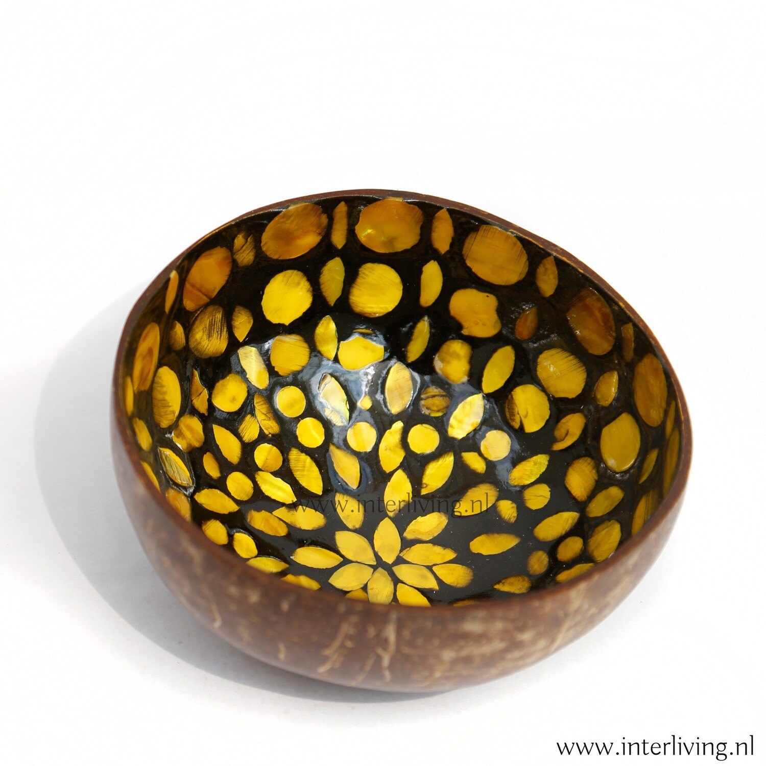 halve kokosnoot kom / bamboe bol "yellow sun flower" - natuurlijk gevormde bowl met parelmoer - handgemaakt bakje uit Vietnam & oosterse eco accessoire -Boho bowls