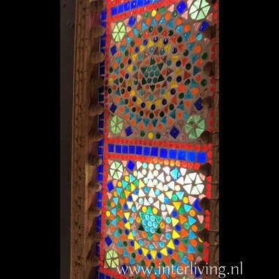 Jodhpur wandlamp van massief mangohout met 3D houtsnijwerk &amp; glas mozaiek / multi colour - handgemaakt uit India - 60 cm