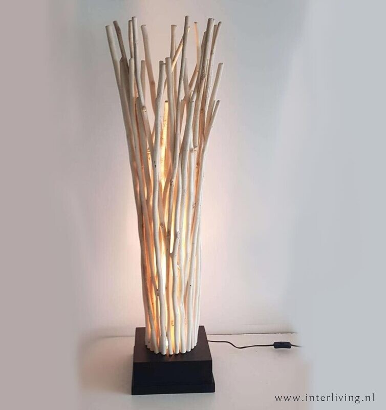 Vloerlamp of tafellamp van  takken drijfhout - driftwood woonstijl