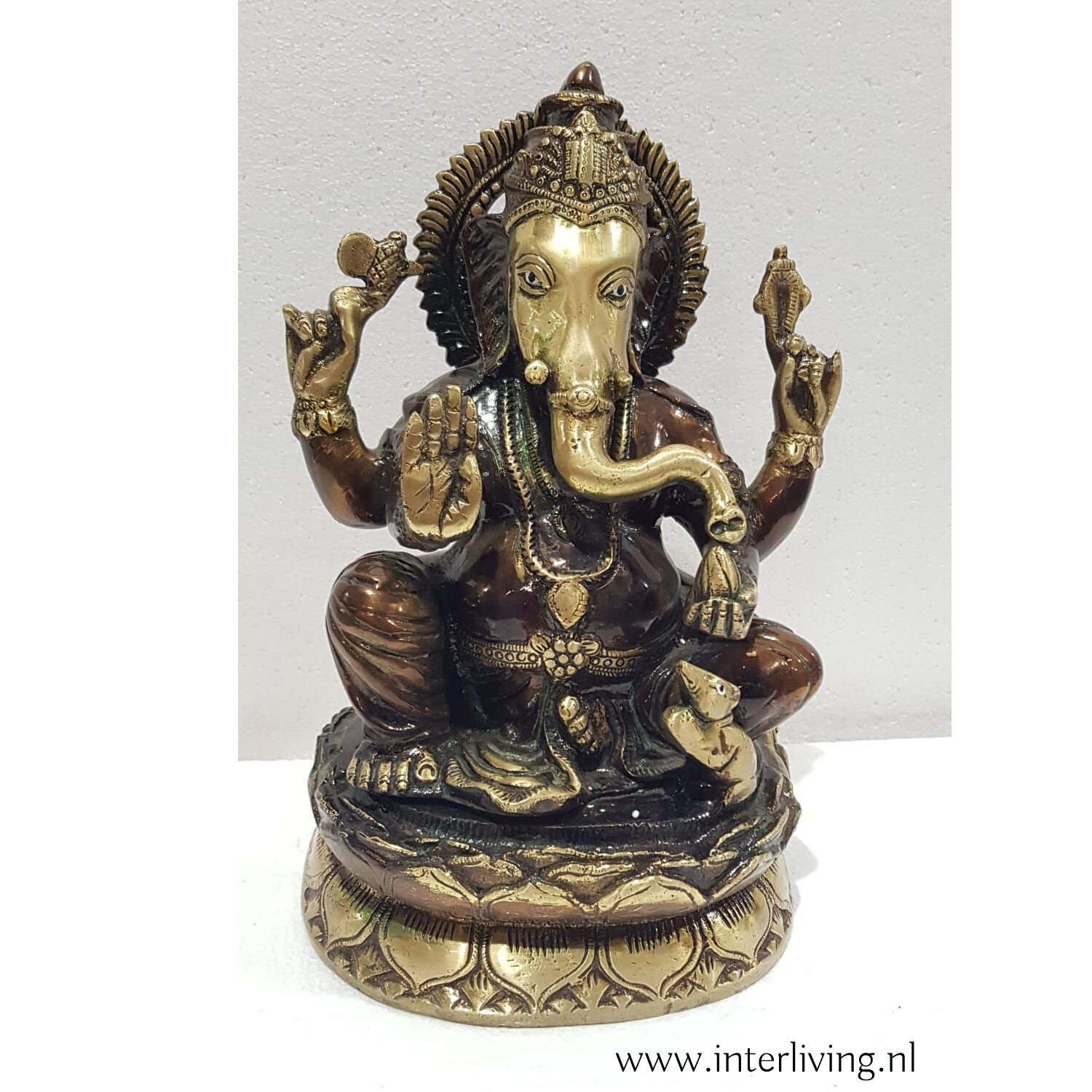 Ganesh beeld van brons -decoratief beeld van de olifant lord Ganesha zittend op een lotus ornament - handgemaakte uit India