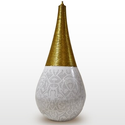 XXL vloerlamp XXL vloerlamp "Stupa" - geperforeerd wit met goudkleurige binnenkant - metaal van filigrain gaatjespatronen met gedraaid metaaldraad - 110 cm hoog