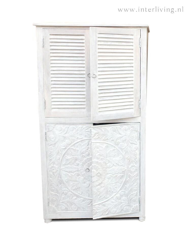 oosterse buffet of vitrine kast uit India van mangohout - white washed - met lotus houtsnijwerk en lamellen