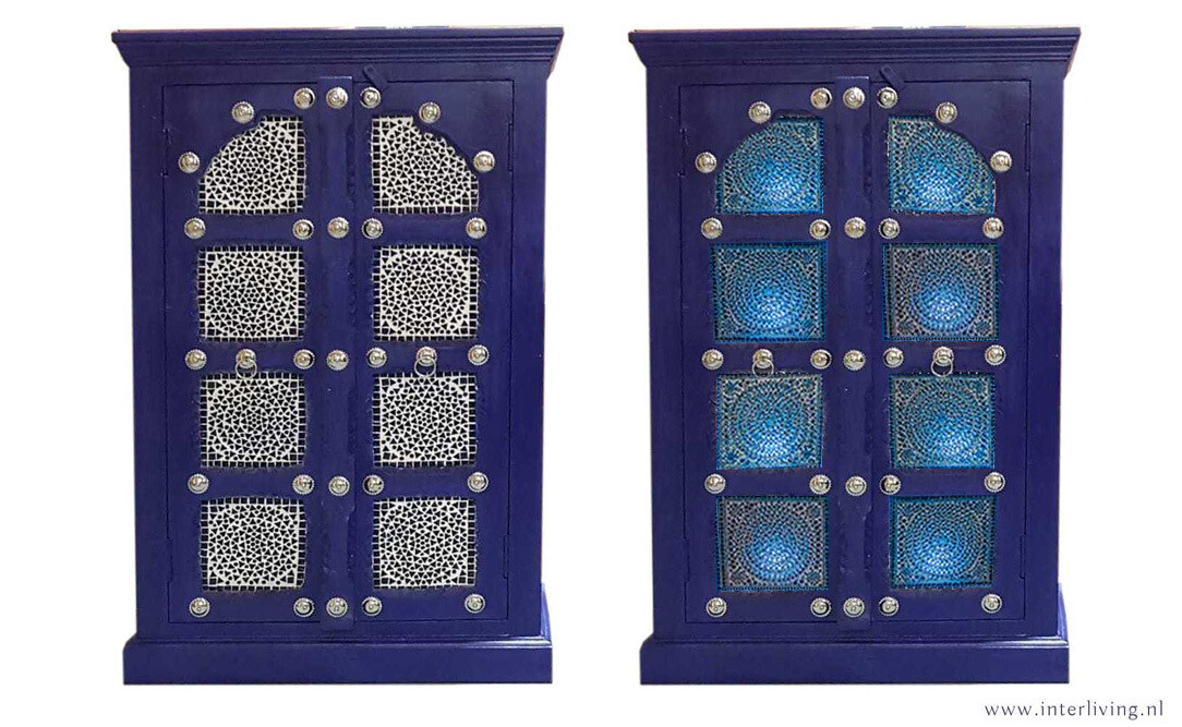 kastje in indigo blue finish met blauwe mozaïek panelen en zilverkleurig beslag
