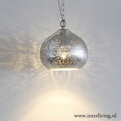 Hanglamp "Rayan" kleine pompoen van vintage zilver metaal met filigraan gaatjes patronen