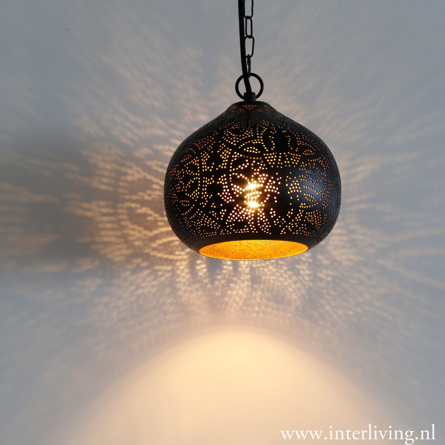 Hanglamp "Rayan" kleine pompoen filigrain-stijl metaal mat zwart finish met binnenkant goudkleurig