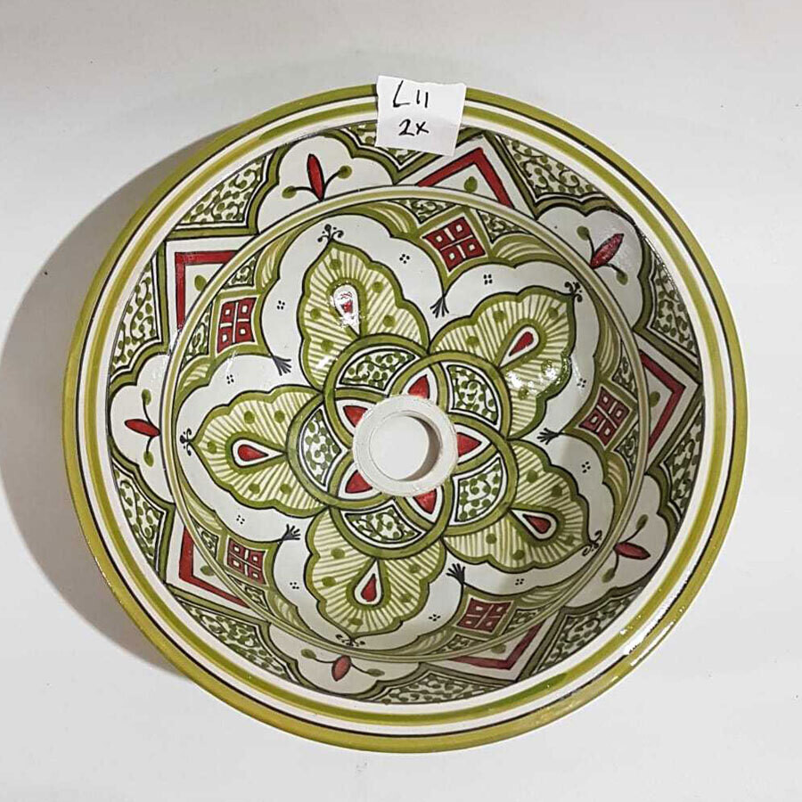Marokkaanse waskom "Fonteinkom Fez" met (olijf)groen en rood geschilderde patronen op wit "L11" - groot rond model van aardewerk (opbouw) wasbak Ø 40 cm