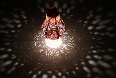 solar lampion met filigrain effect - buitenlamp - Bulb 16 ikat  - zalm tint orange pink