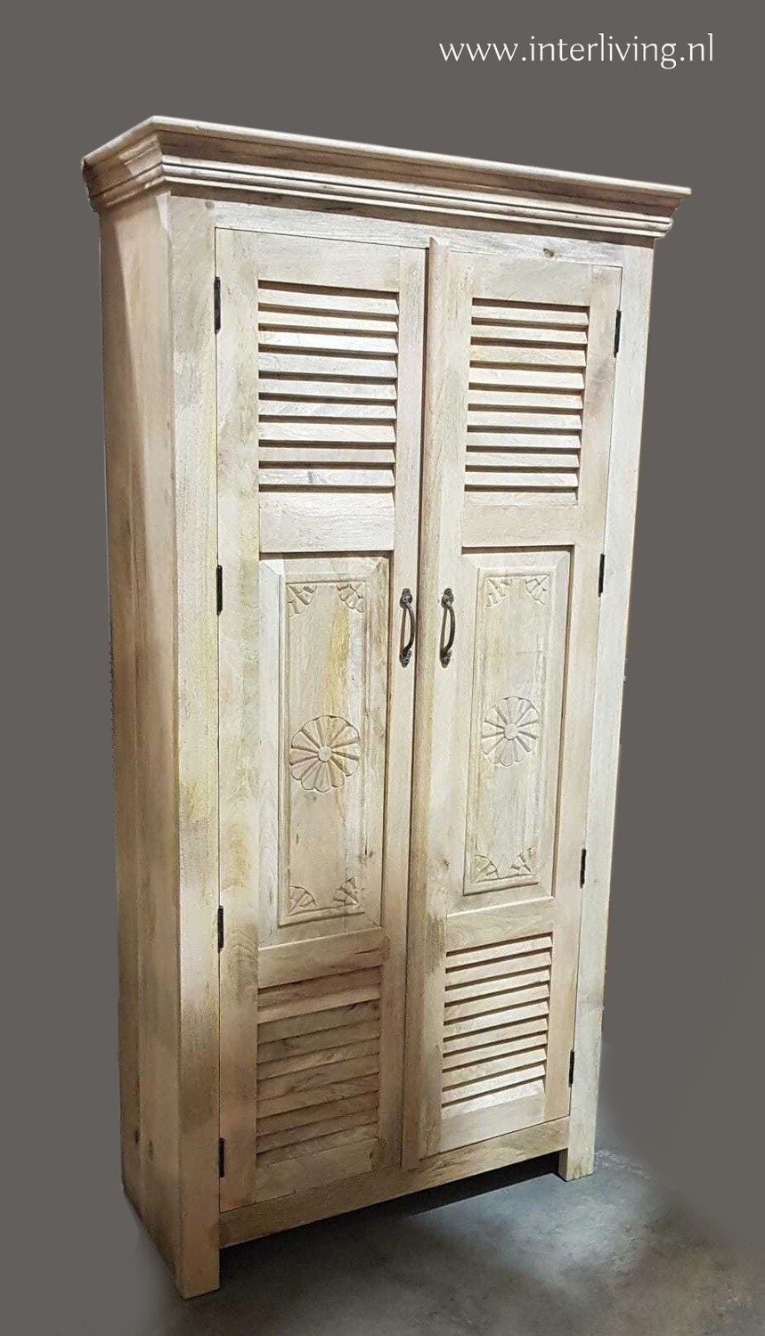 Ibiza kast / massief hoge mangohouten kast 180*90*40 cm met oude luiken (shutters) en houtsnijwerk