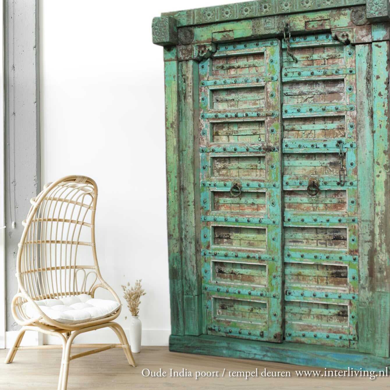 houten vintage India poort aqua - set van twee oude deuren - decoratief oosters houtsnijwerk - kozijnen rondom -  235 cm (h) x 160 cm (b) Bohemian Ibiza eclectische stijl