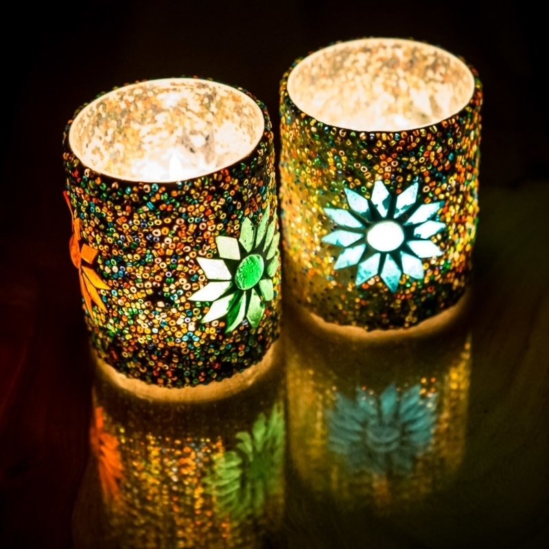 Twee stuks waxinehouder glasmozaïek multi colour turkish design en kralen