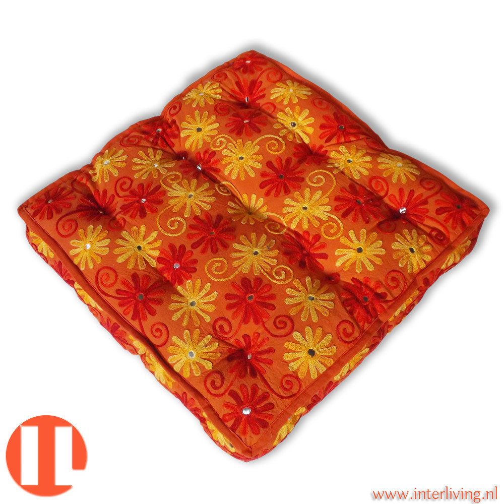 vloerkussen 60 cm - "Indian flowers" met bloemen borduurwerk oranje geel tinten