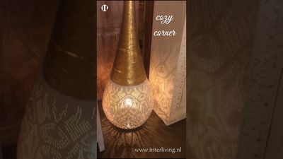 XXL vloerlamp "Stupa" - geperforeerd wit met goudkleurige binnenkant - metaal van filigrain gaatjespatronen met gedraaid metaaldraad - 110 cm hoog