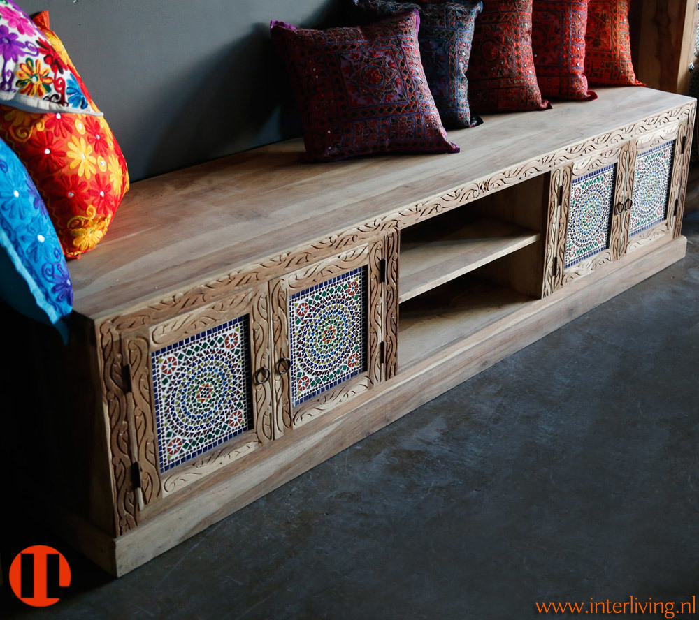 TV kast van sheesamhout unfinished look met multi colour glasmozaiek