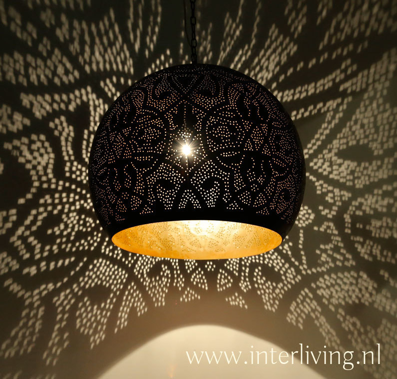 Hanglamp bol filigrain-stijl XXL Ø 50 cm mat zwart met verweerd gouden  binnenkant + set waxinehouders