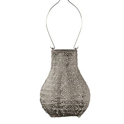 solar lampion bulb - tuinverlichting met kantachtige gaatjespatronen - sfeer effect  buitenlamp - taupe