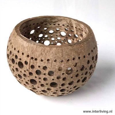 kokosnoot waxinehouder "Stardust" een kaarshouder / eco windlicht van een 1/2 coconut bowl met gaatjes patronen - duurzame Bali style