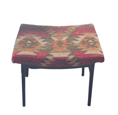 vintage kruk / retro voetenbankje Deens model met kelim rood / hout bruin