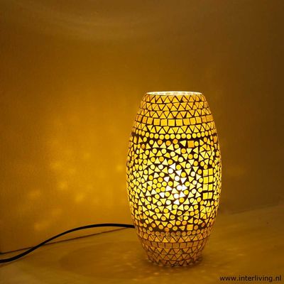 koker tafellamp van goud kleurig glas met sfeervolle mozaiek patronen - bold design