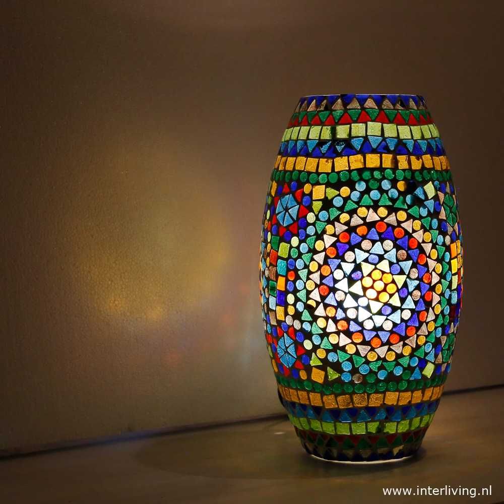 koker tafellamp van multi color kleurig glas met sfeervolle mozaiek patronen - bold design