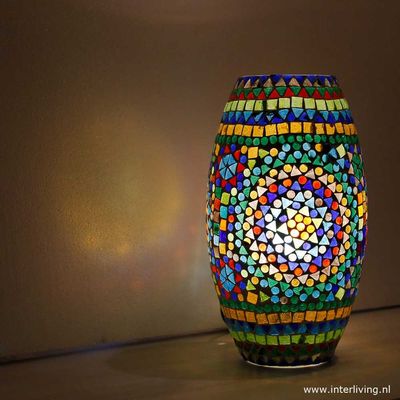 koker tafellamp van multi color kleurig glas met sfeervolle mozaiek patronen - bold design