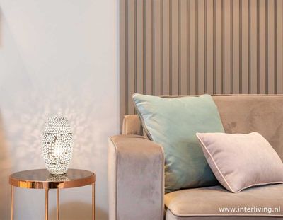koker tafellamp van mat wit glas glas met sfeervolle mozaiek patronen - bold design
