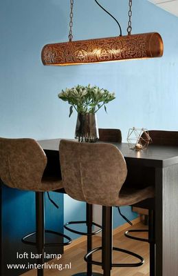 loftbar lamp in oosterse / industriële stijl - horizontale buis hanglamp van vintage koper kleurig metaal met ophangketting / gestanst gaatjespatronen