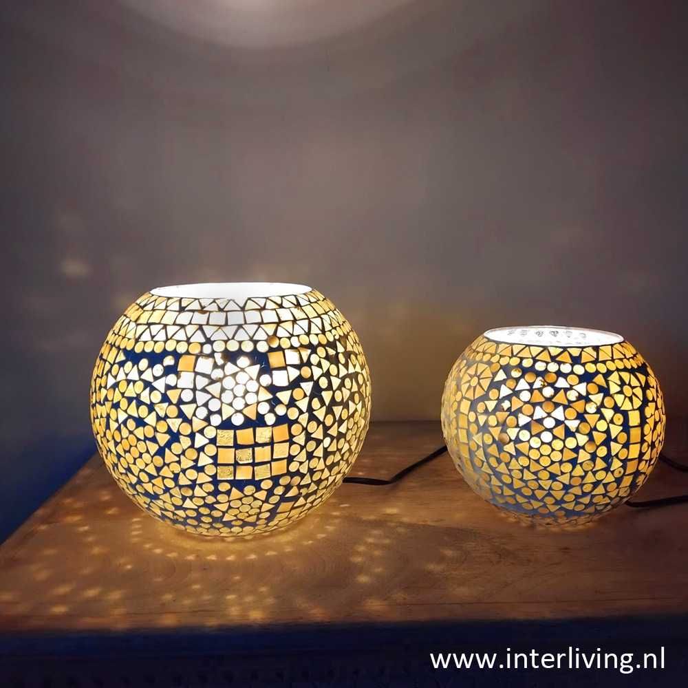 Bollamp - ronde tafellamp van warm goud kleurig glas mozaiek patroon