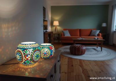 Bol model tafellamp van multi color kleurig glas met sfeervol mozaiek