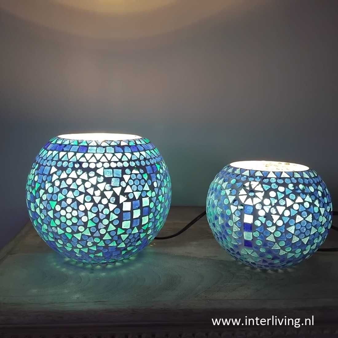 Bol model tafellamp van blauw &amp; aqua glas met sfeervol mozaiek design
