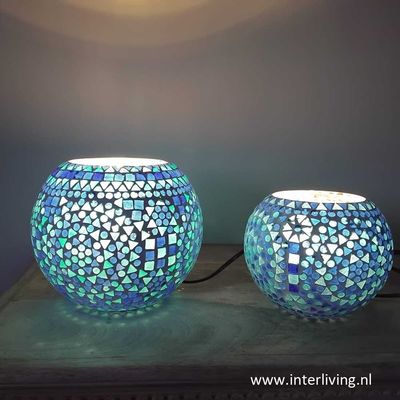 Bol model tafellamp van blauw &amp; aqua glas met sfeervol mozaiek design