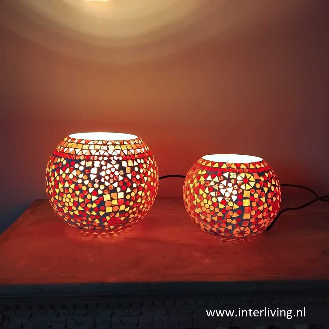 Bol model tafellamp van retro rood oranje geel glas mozaiek design