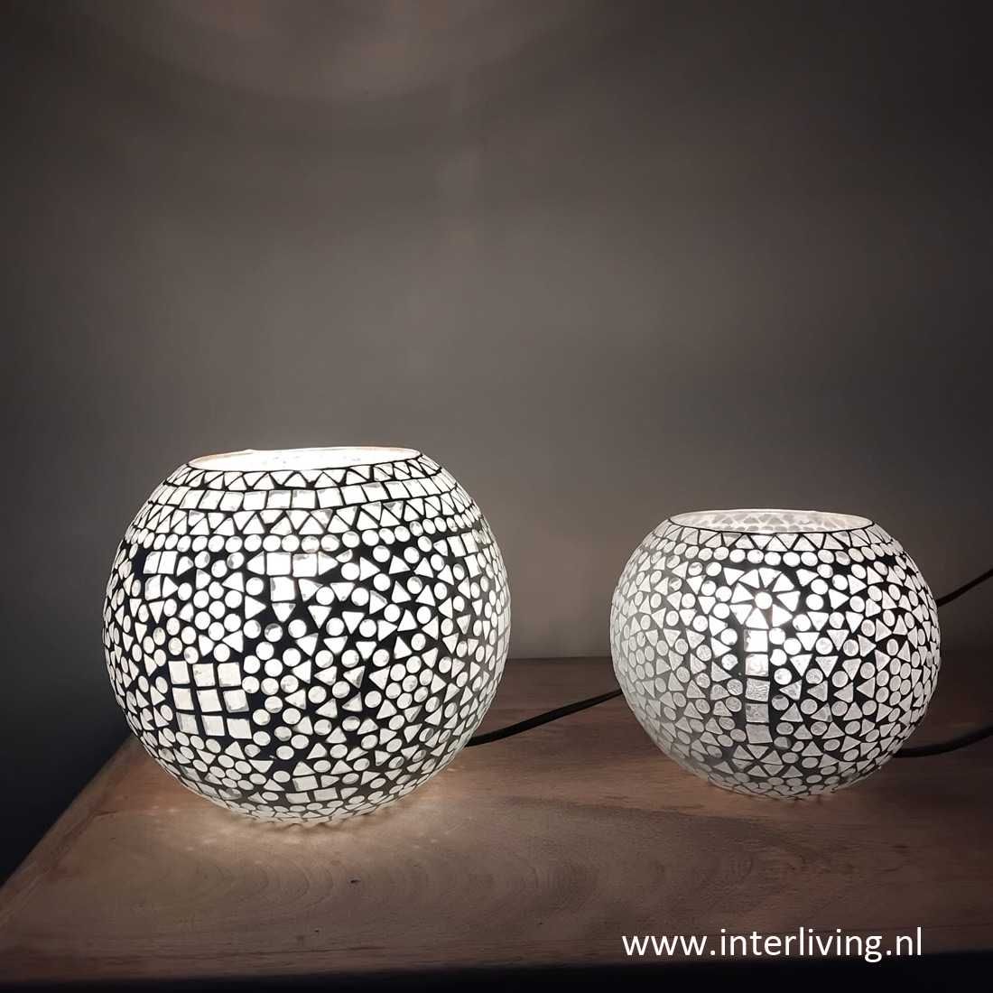 Bollamp - glazen model tafellamp - mat wit met sfeervol mozaiek