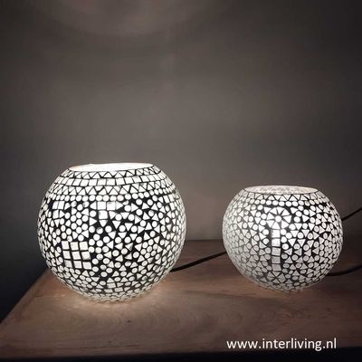 Bollamp - glazen model tafellamp - mat wit met sfeervol mozaiek