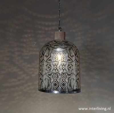 strakke hanglamp met oosterse touch strakke hanglamp met oosterse touch "Bell" - filigrain design - verweerd zilver met hout afwerking