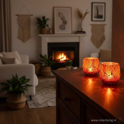 Twee stuks waxinehouders gebroken glas rood oranje Twee stuks waxinehouders gebroken glas rood oranje