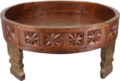 houten gekerfde chakki tafel uit India - donker geverfd hout