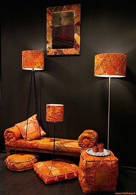 poef oranje 40 x 40 x 40 cm met kwastjes