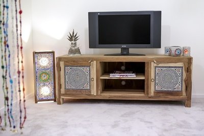 TV kast van sheesamhout unfinished look met glasmozaiek