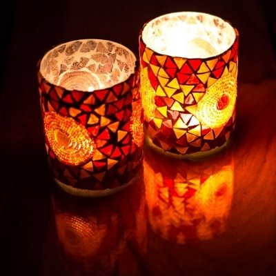 Twee stuks waxinehouder rood oranje glasmozaïek beads & triangles