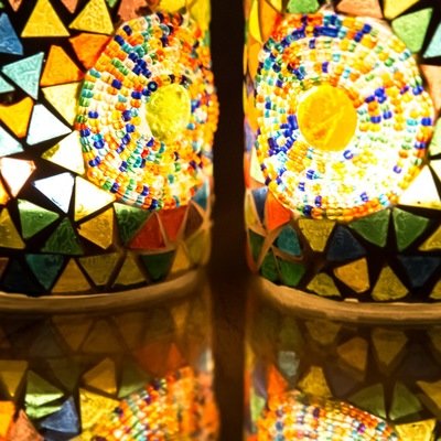 Twee stuks waxinehouder multi colour glasmozaïek beads &amp; triangles