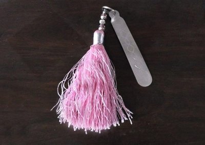 Boekenlegger zilver met een roze kwast