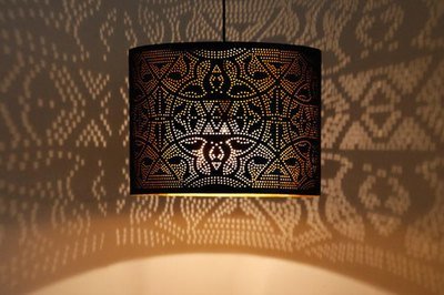Hanglamp cylinder filigrain-stijl XL metaal mat zwart finish met binnenkant goudkleurig Hanglamp cylinder filigrain-stijl XL metaal mat zwart finish met binnenkant goudkleurig